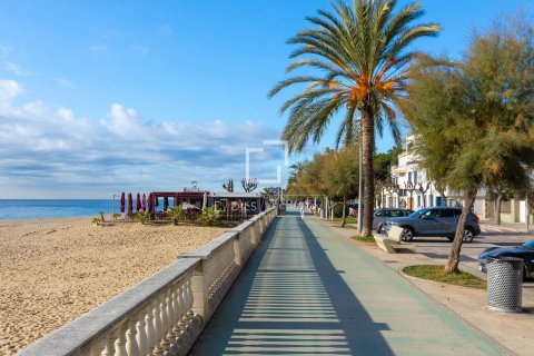 Villa for sale in Caldes d'Estrac, Barcelona, Spain 3 bedrooms, 275 sq.m. No. 150588 - photo 2