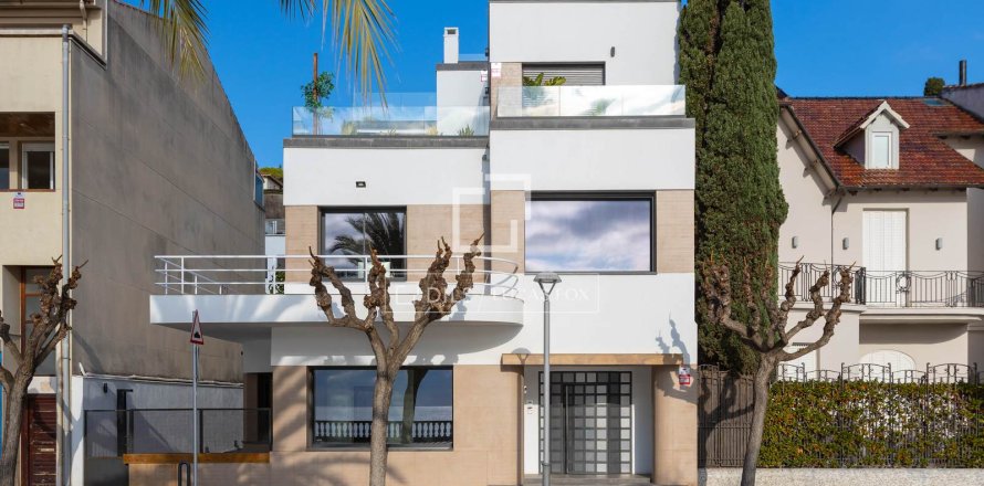Villa in Caldes d'Estrac, Barcelona, Spain 3 bedrooms, 275 sq.m. No. 150588