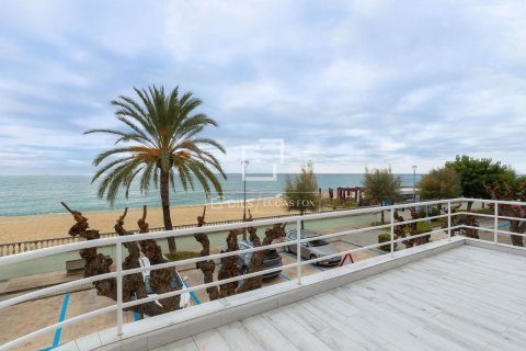 Villa for sale in Caldes d'Estrac, Barcelona, Spain 3 bedrooms, 275 sq.m. No. 150588 - photo 11