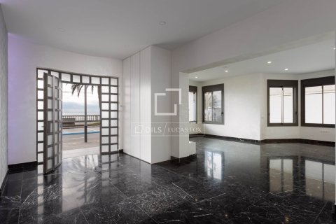 Villa for sale in Caldes d'Estrac, Barcelona, Spain 3 bedrooms, 275 sq.m. No. 150588 - photo 3