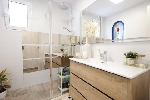 Продажа виллы в Сан-Мигель-де-Салинас, Аликанте, Испания 4 спальни, 180м2 №146907 - фото 26