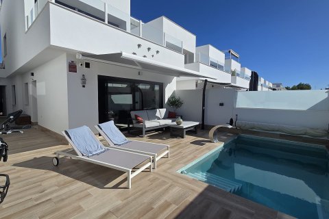 Продажа виллы в Сан-Педро-дель-Пинатар, Мурсия, Испания 3 спальни, 142м2 №146909 - фото 1