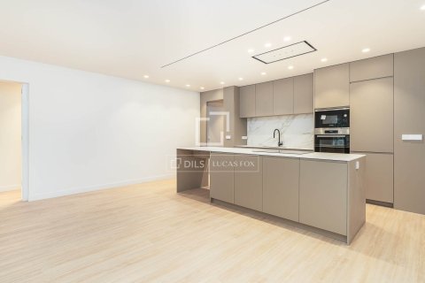 Apartment à vendre à Barcelona, Espagne, 4 chambres, 161 m2 No. 150677 - photo 9