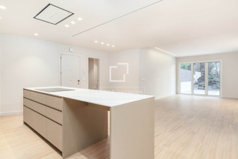 Apartment à Barcelona, Espagne 4 chambres, 161 m2 No. 150677