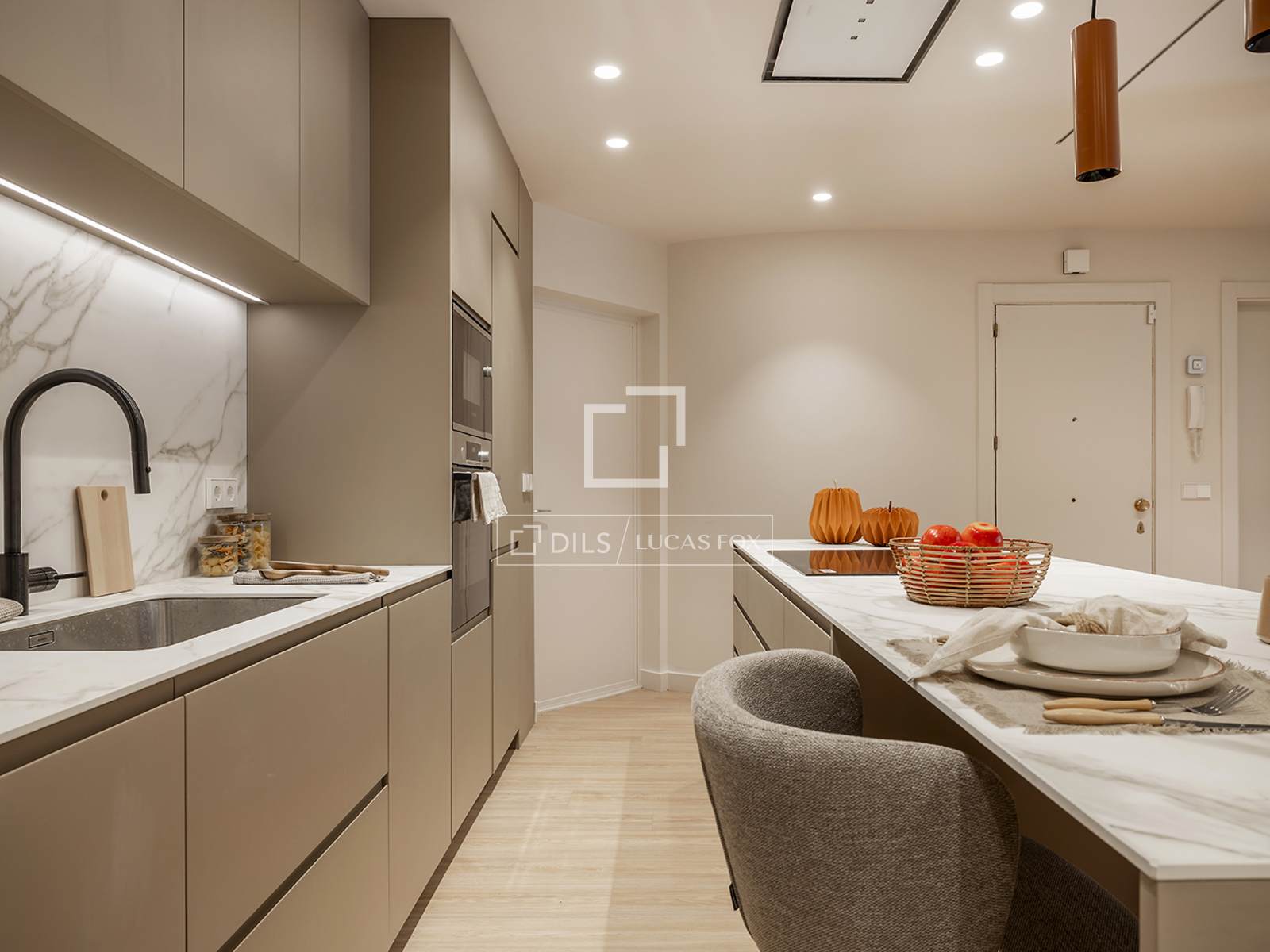 Apartment in Barcelona, Spain 4 bedrooms, 161 sq.m. No. 150677
