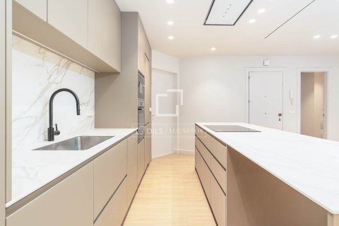 Apartment à vendre à Barcelona, Espagne, 4 chambres, 161 m2 No. 150677 - photo 12