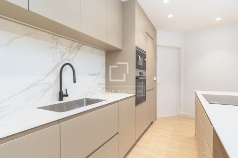 Apartment à vendre à Barcelona, Espagne, 4 chambres, 161 m2 No. 150677 - photo 13