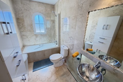 Продажа таухауса в Аликанте, Испания 2 спальни, 100м2 №189529 - фото 16