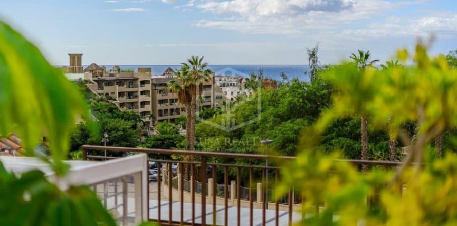Apartment in Adeje, Tenerife, Spain 2 bedrooms, 190 sq.m. No. 148795