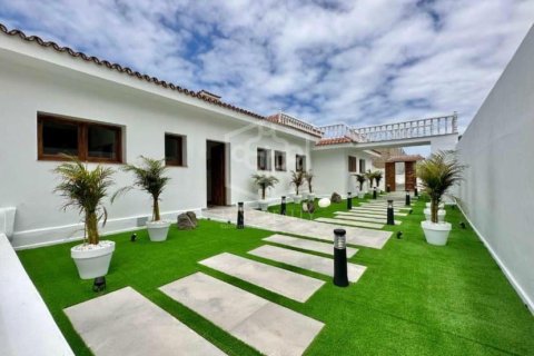 Villa for sale in Buenavista del Norte, Tenerife, Spain 8 bedrooms, 1300 sq.m. No. 148791 - photo 3