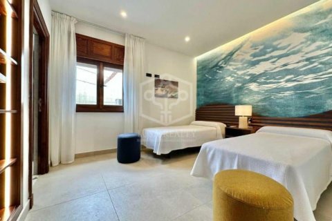 Villa for sale in Buenavista del Norte, Tenerife, Spain 8 bedrooms, 1300 sq.m. No. 148791 - photo 13