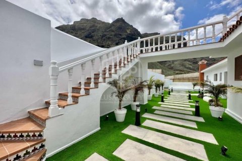 Villa for sale in Buenavista del Norte, Tenerife, Spain 8 bedrooms, 1300 sq.m. No. 148791 - photo 2
