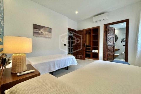 Villa for sale in Buenavista del Norte, Tenerife, Spain 8 bedrooms, 1300 sq.m. No. 148791 - photo 14