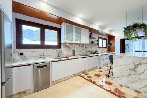 Villa for sale in Buenavista del Norte, Tenerife, Spain 8 bedrooms, 1300 sq.m. No. 148791 - photo 8