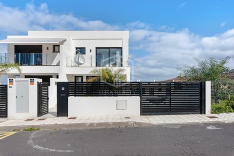 Townhouse for sale in Santa Ursula, Tenerife, Spain 3 bedrooms, 214 sq.m. No. 148794 - photo 2