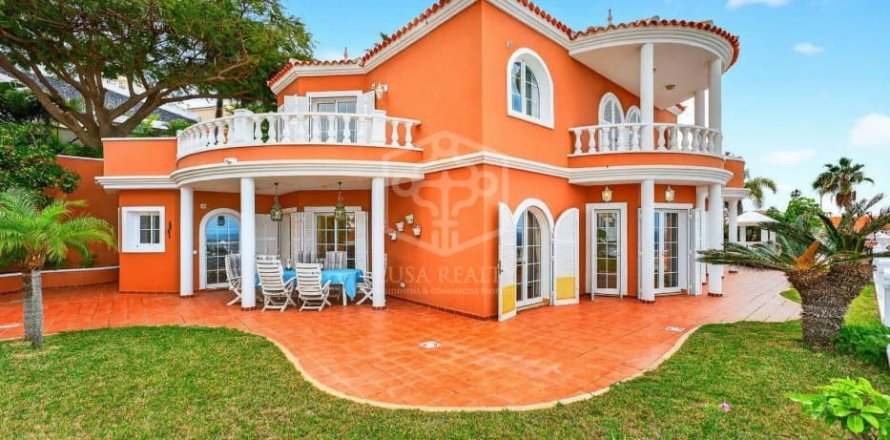 Villa in Adeje, Tenerife, Spain 5 bedrooms, 455 sq.m. No. 148792