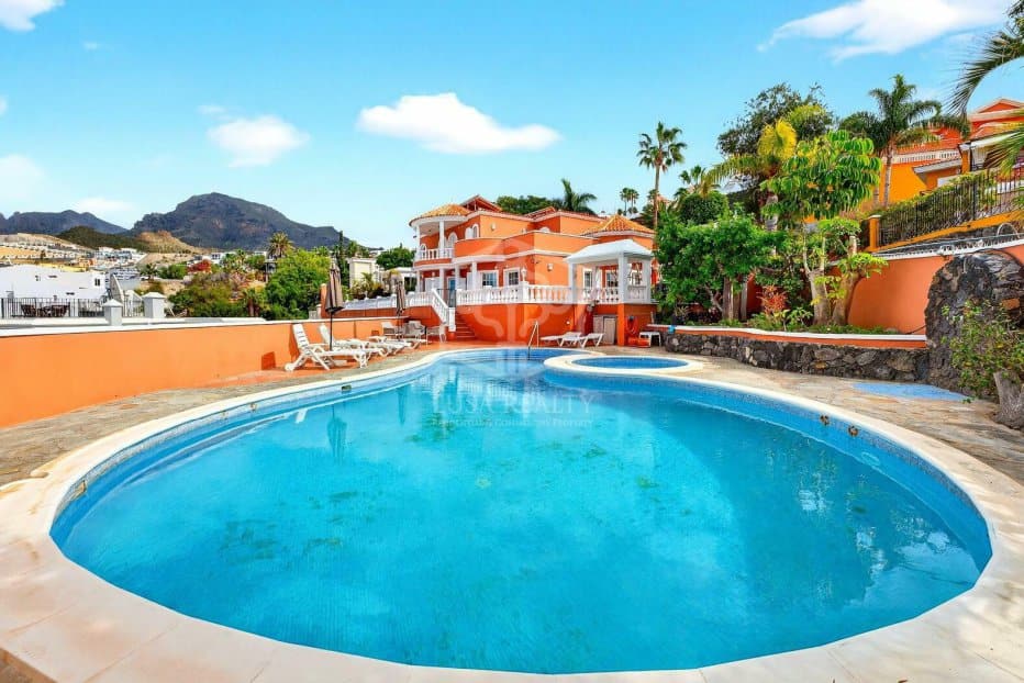 Villa en Adeje, Tenerife, España 5 dormitorios, 455 m2 No. 148792