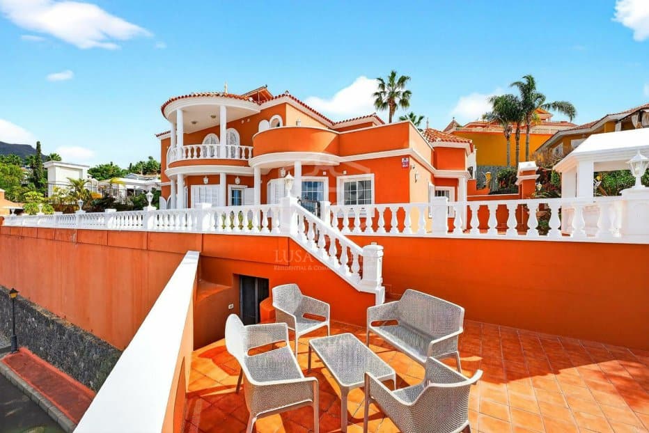 Villa en Adeje, Tenerife, España 5 dormitorios, 455 m2 No. 148792