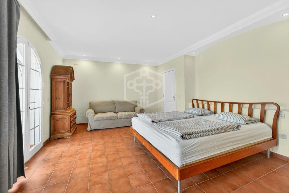 Villa en Adeje, Tenerife, España 5 dormitorios, 455 m2 No. 148792
