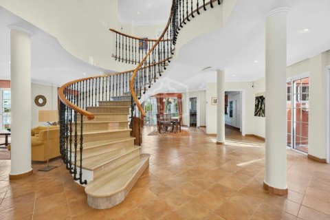 Villa for sale in Adeje, Tenerife, Spain 5 bedrooms, 455 sq.m. No. 148792 - photo 13