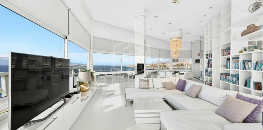 Apartment in Adeje, Tenerife, Spain 1 bedroom, 182 sq.m. No. 148793