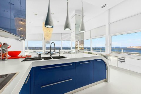 Apartment for sale in Adeje, Tenerife, Spain 1 bedroom, 182 sq.m. No. 148793 - photo 10