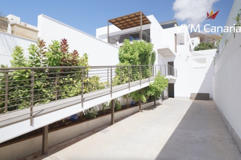 Villa for sale in Adeje, Tenerife, Spain 5 bedrooms, 230 sq.m. No. 172004 - photo 4