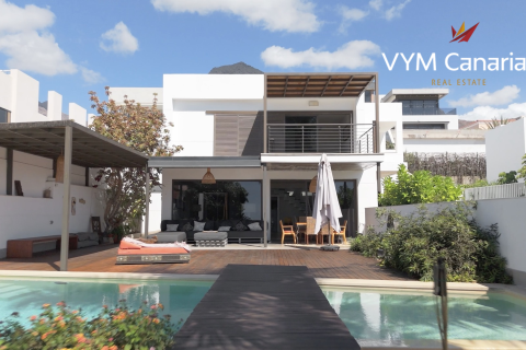 Villa in Adeje, Tenerife, Spain 5 bedrooms, 230 sq.m. No. 172004