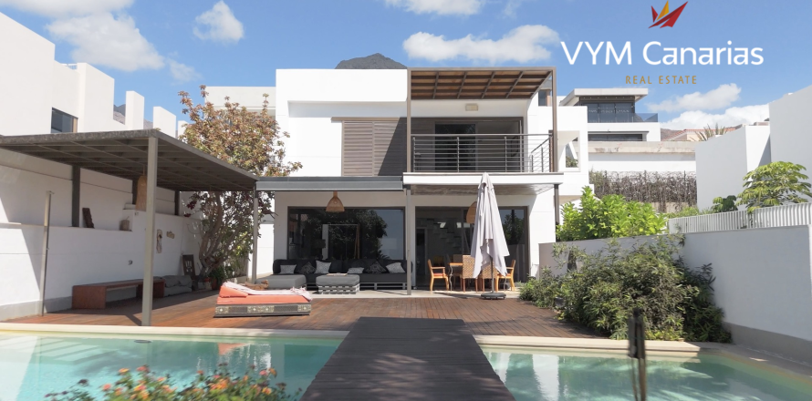 Villa in Adeje, Tenerife, Spain 5 bedrooms, 230 sq.m. No. 172004