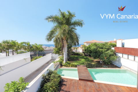 Villa for sale in Adeje, Tenerife, Spain 5 bedrooms, 230 sq.m. No. 172004 - photo 2