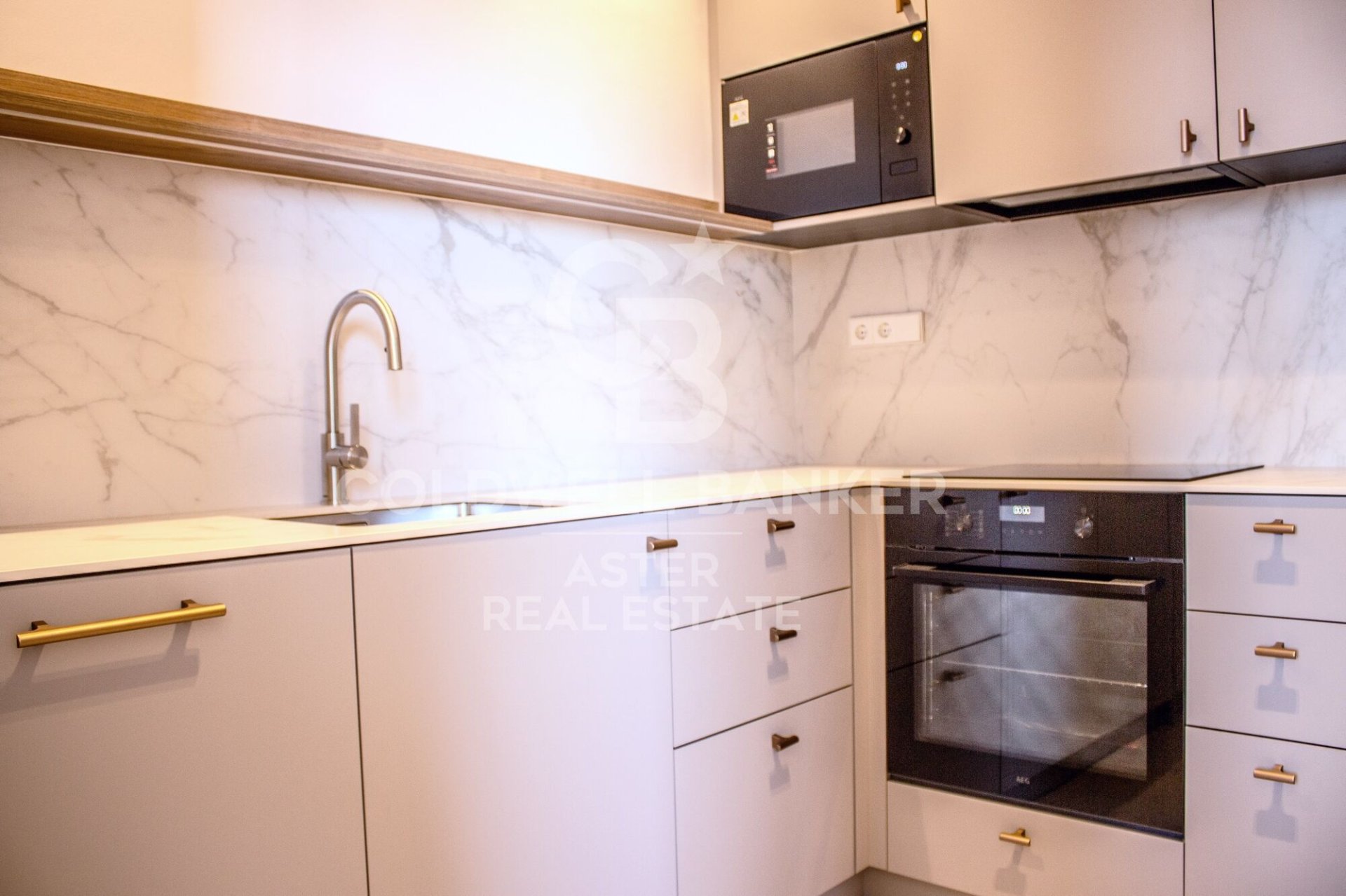 Triplex à Barcelona, Espagne 2 chambres, 89 m2 No. 178972