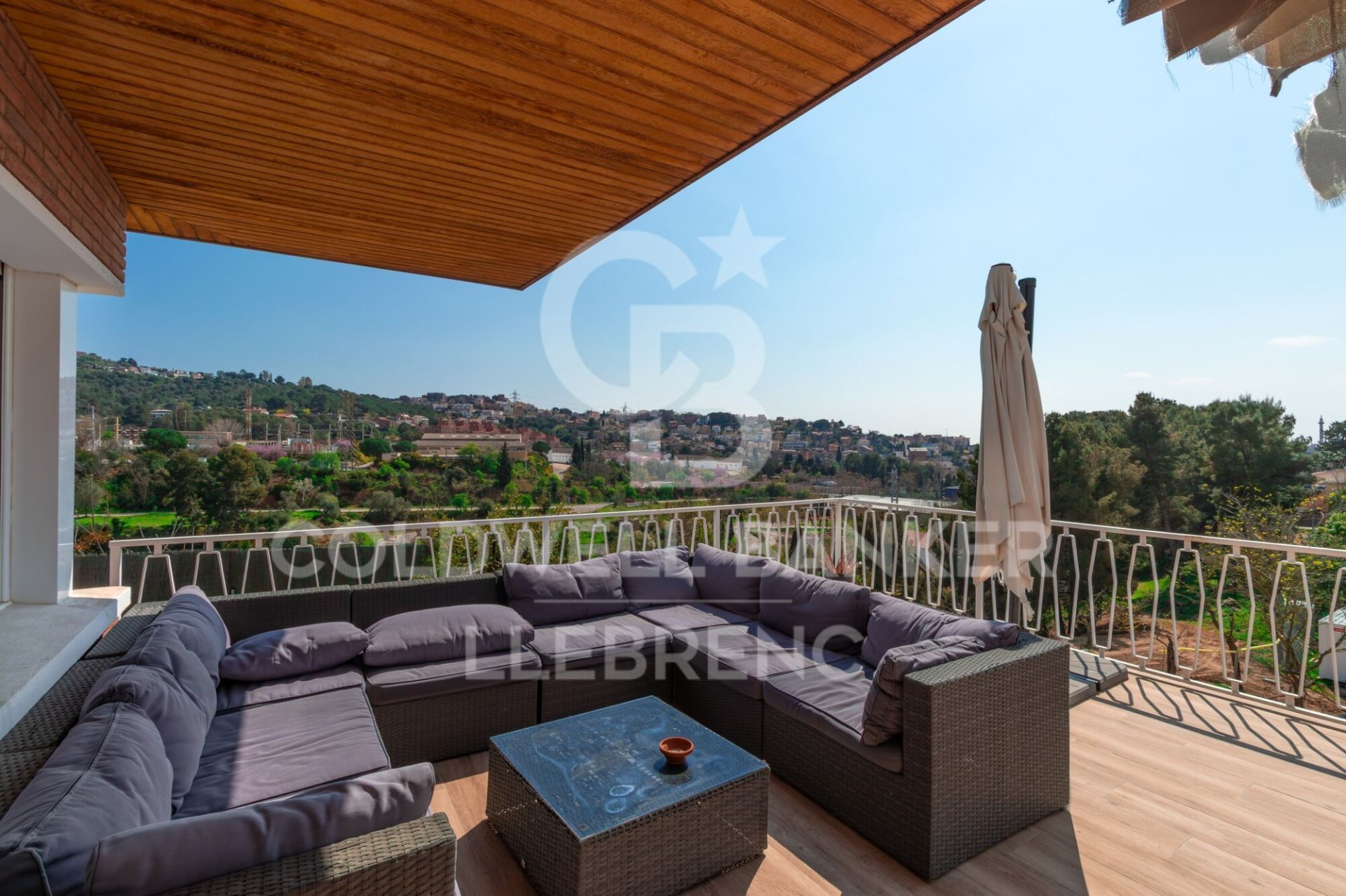 House à Sant Just Desvern, Barcelona, Espagne 6 chambres, 351 m2 No. 178977