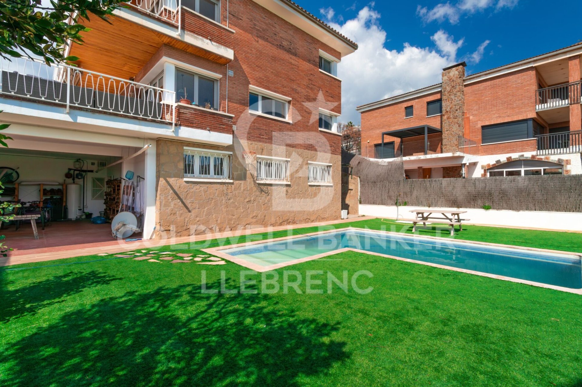 House à Sant Just Desvern, Barcelona, Espagne 6 chambres, 351 m2 No. 178977