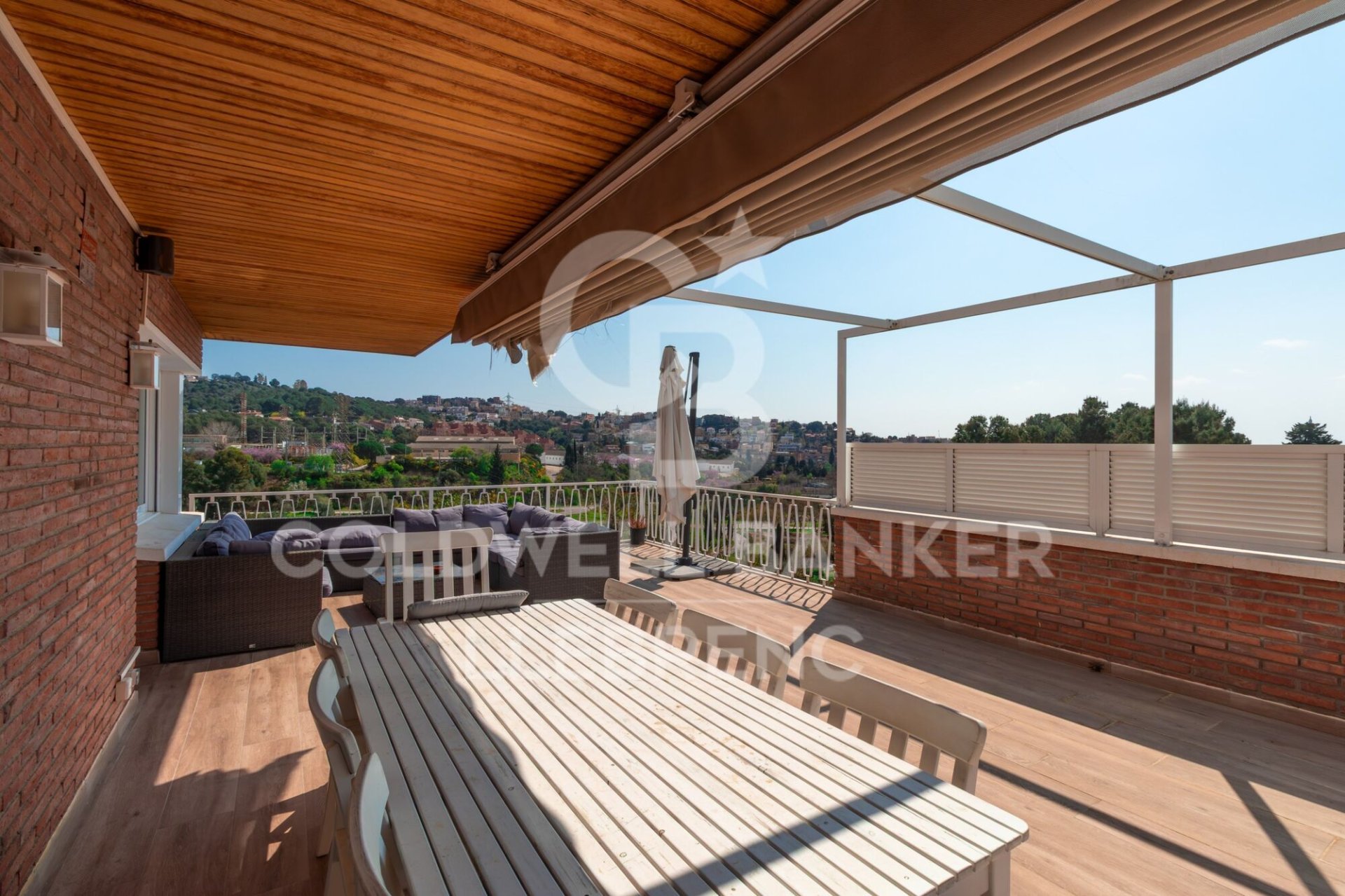House à Sant Just Desvern, Barcelona, Espagne 6 chambres, 351 m2 No. 178977