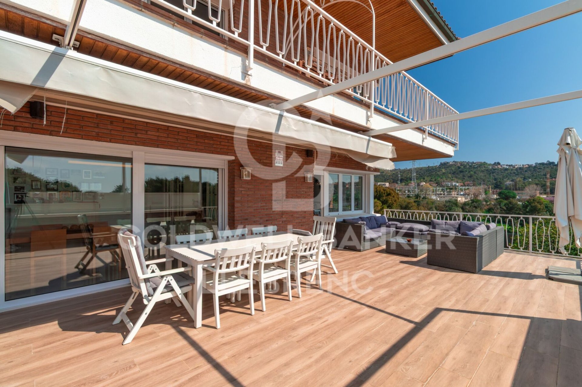 House à Sant Just Desvern, Barcelona, Espagne 6 chambres, 351 m2 No. 178977