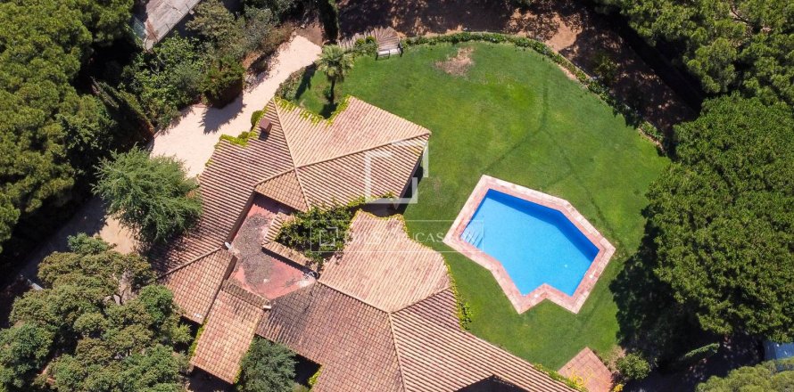 Villa in Sant Andreu de Llavaneres, Barcelona, Spain 5 bedrooms, 344 sq.m. No. 150259