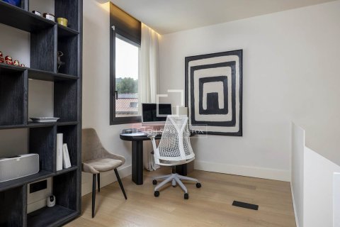 Villa for sale in Barcelona, Spain 5 bedrooms, 580 sq.m. No. 150261 - photo 27