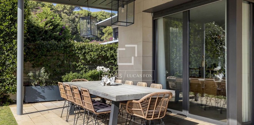 Villa in Barcelona, Spain 5 bedrooms, 580 sq.m. No. 150261