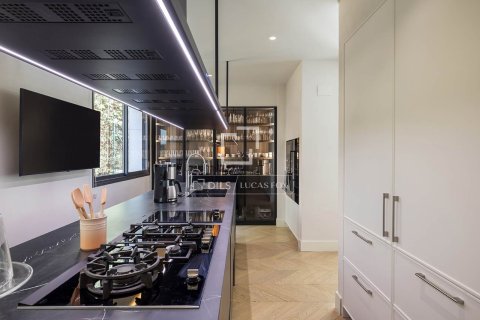 Villa for sale in Barcelona, Spain 5 bedrooms, 580 sq.m. No. 150261 - photo 11