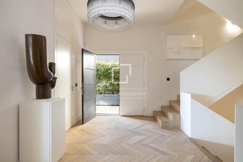 Villa for sale in Barcelona, Spain 5 bedrooms, 580 sq.m. No. 150261 - photo 16