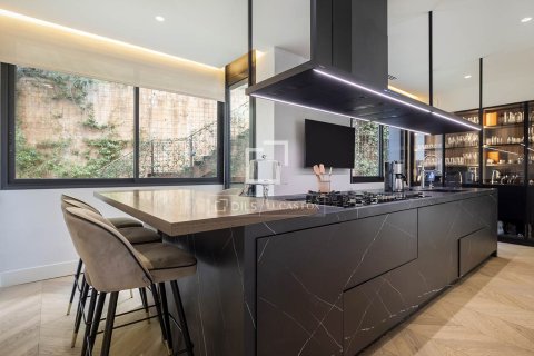 Villa for sale in Barcelona, Spain 5 bedrooms, 580 sq.m. No. 150261 - photo 12