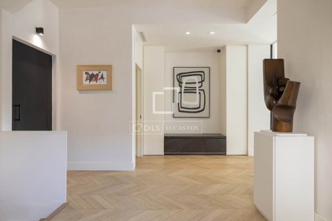 Villa for sale in Barcelona, Spain 5 bedrooms, 580 sq.m. No. 150261 - photo 14