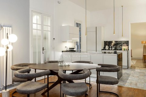 Apartamento en Barcelona, España 3 dormitorios, 147 m2 No. 150258