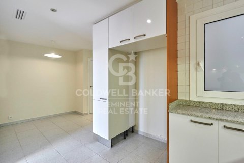 Apartment for rent in Barcelona, Spain 5 bedrooms, 250 sq.m. No. 160454 - photo 15