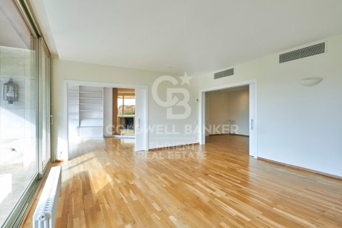 Huoneisto vuokrattavana Barcelona, Espanja, 5 makuuhuonetta, 250 m2 No. 160454 - kuva 10