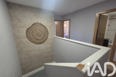 Townhouse for sale in Monterrubio de Armuna, Salamanca, Spain 5 bedrooms, 267 sq.m. No. 172641 - photo 29