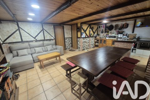 Townhouse for sale in Monterrubio de Armuna, Salamanca, Spain 5 bedrooms, 267 sq.m. No. 172641 - photo 10