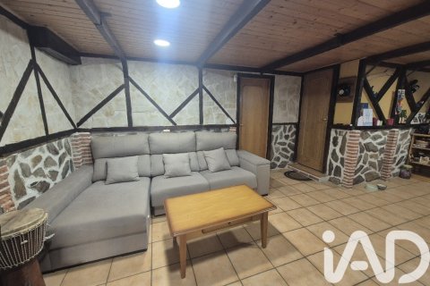 Townhouse for sale in Monterrubio de Armuna, Salamanca, Spain 5 bedrooms, 267 sq.m. No. 172641 - photo 11