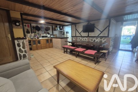 Townhouse for sale in Monterrubio de Armuna, Salamanca, Spain 5 bedrooms, 267 sq.m. No. 172641 - photo 6