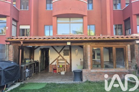 Townhouse for sale in Monterrubio de Armuna, Salamanca, Spain 5 bedrooms, 267 sq.m. No. 172641 - photo 2
